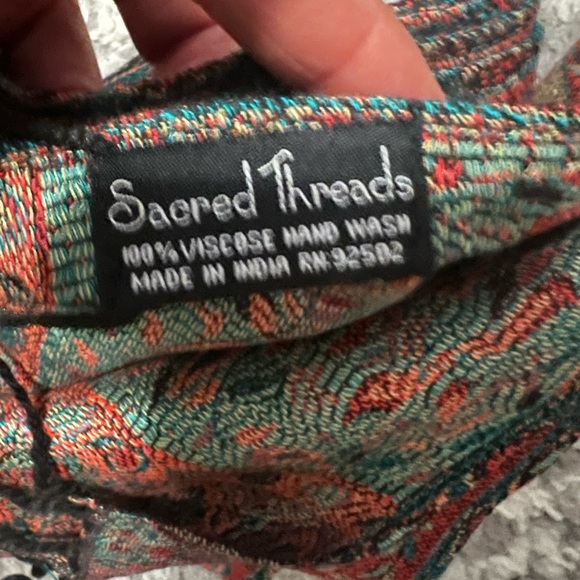 NWT Sacred Threads Multicolor Paisley Scarf 100% viscose made in India (R127) - Picture 3 of 3